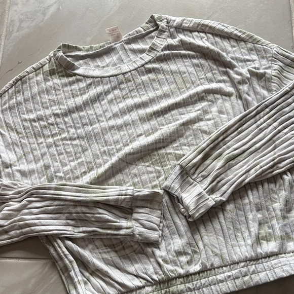 Secret Treasures Light Gray Ribbed Sweatshirt - Picture 2 of 5